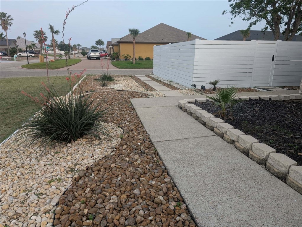 13829 Suntan Ave Property Photo 3