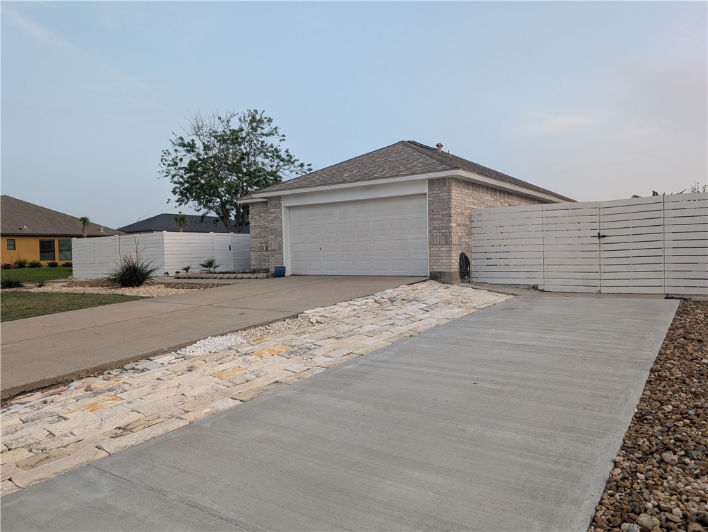 13829 Suntan Ave Property Photo 4