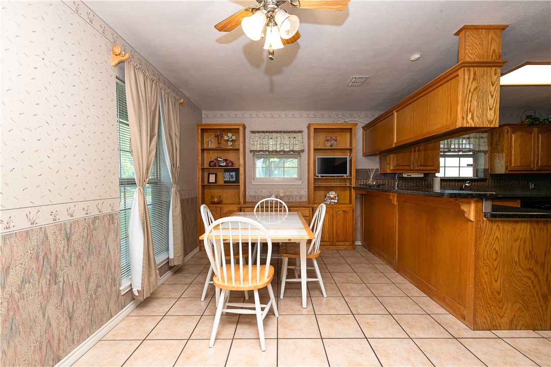 4713 Meadowlark Lane Property Photo 4