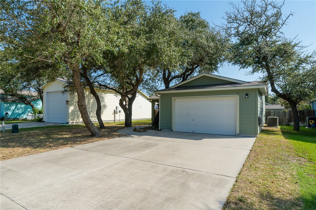 110 Pecan Harbor St Property Photo 2
