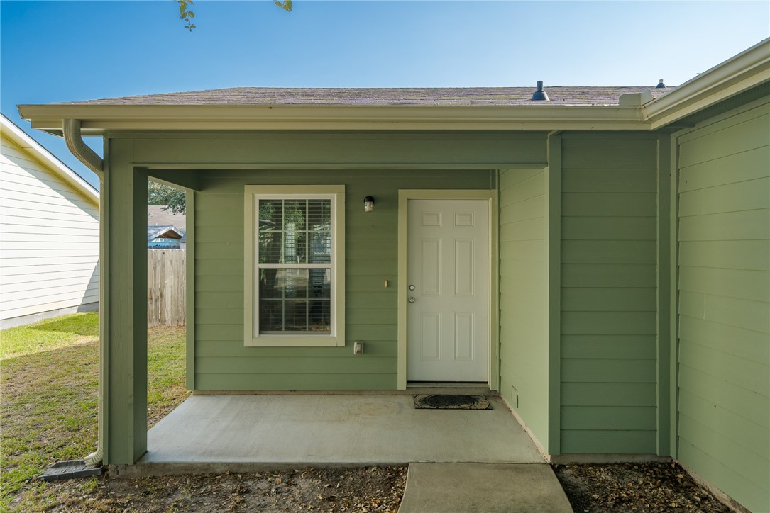 110 Pecan Harbor St Property Photo 4
