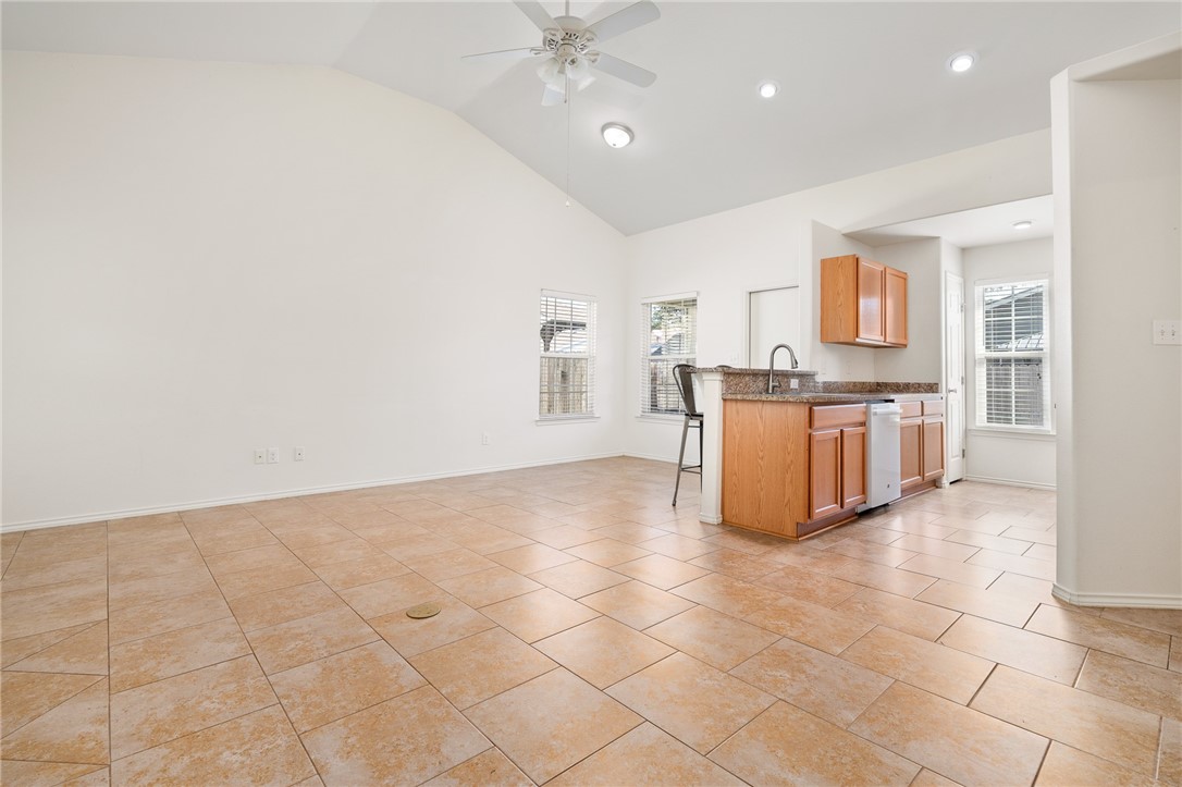 110 Pecan Harbor St Property Photo 6