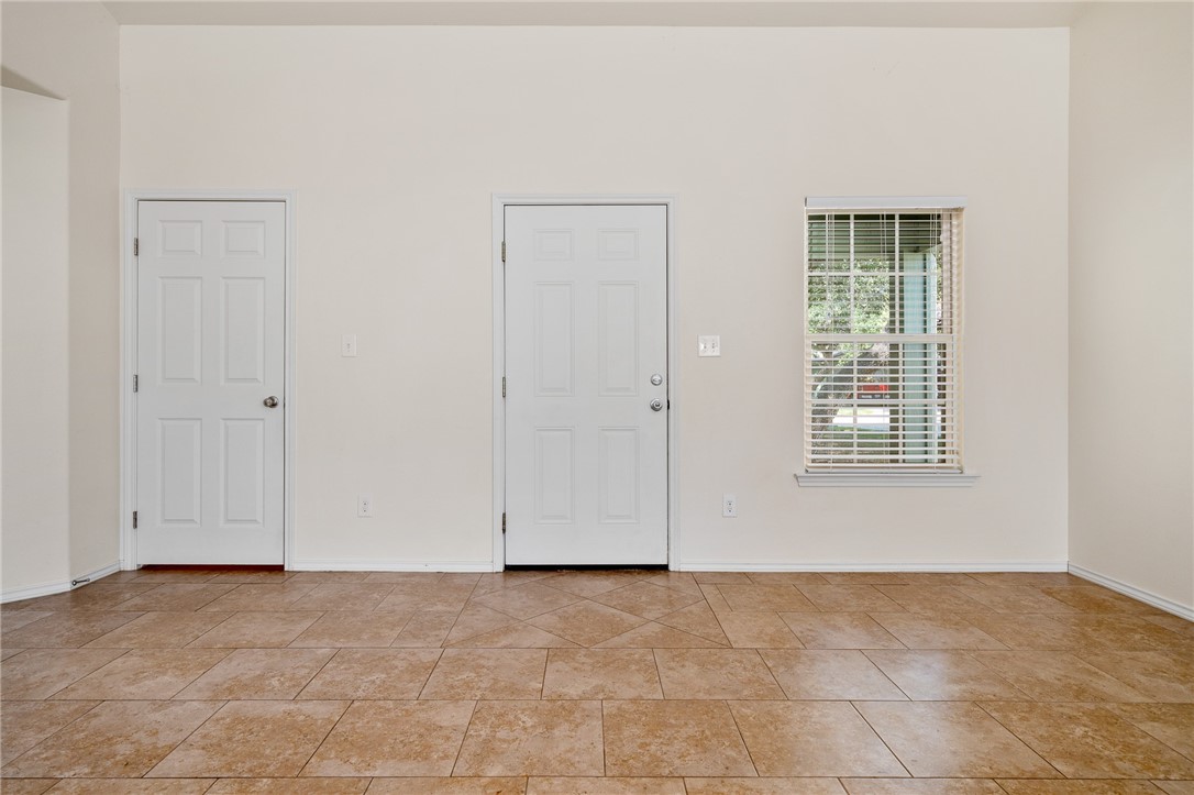 110 Pecan Harbor St Property Photo 11