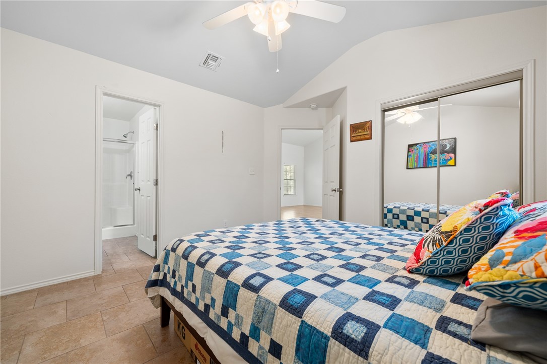 110 Pecan Harbor St Property Photo 15