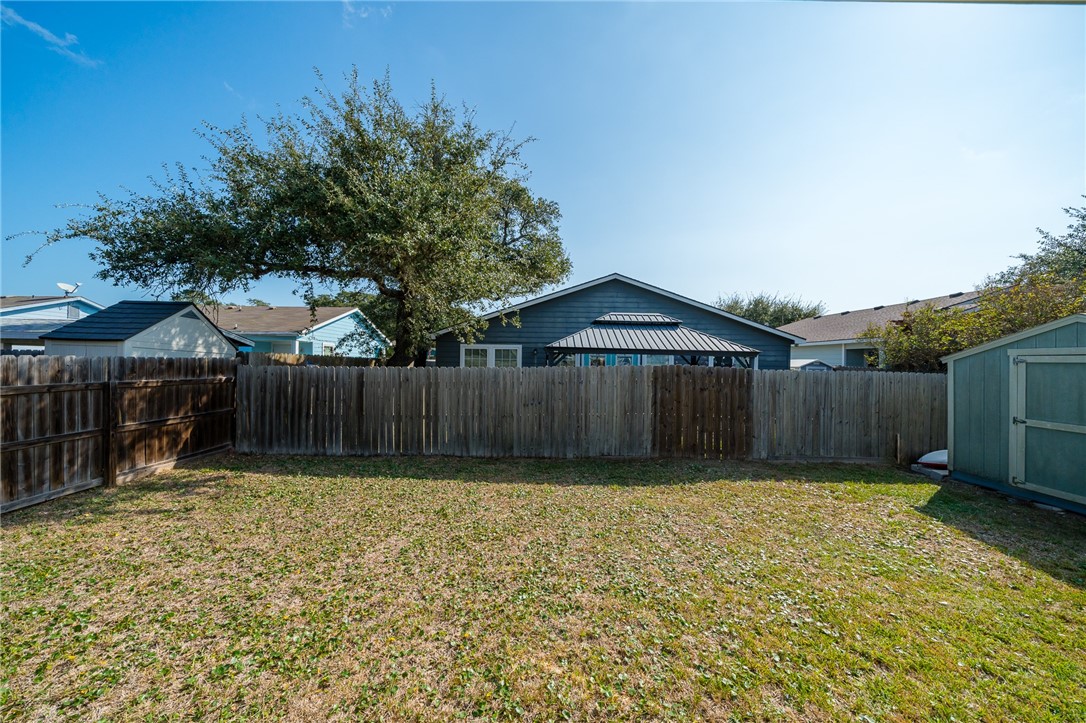 110 Pecan Harbor St Property Photo 22