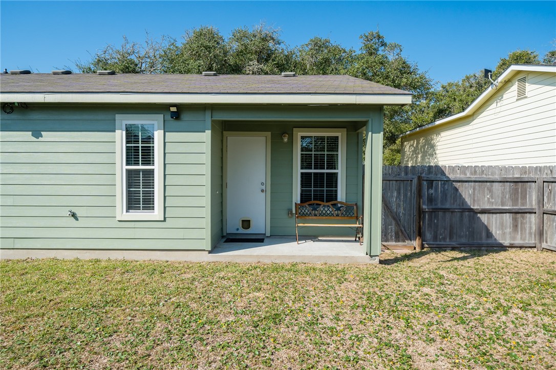 110 Pecan Harbor St Property Photo 23