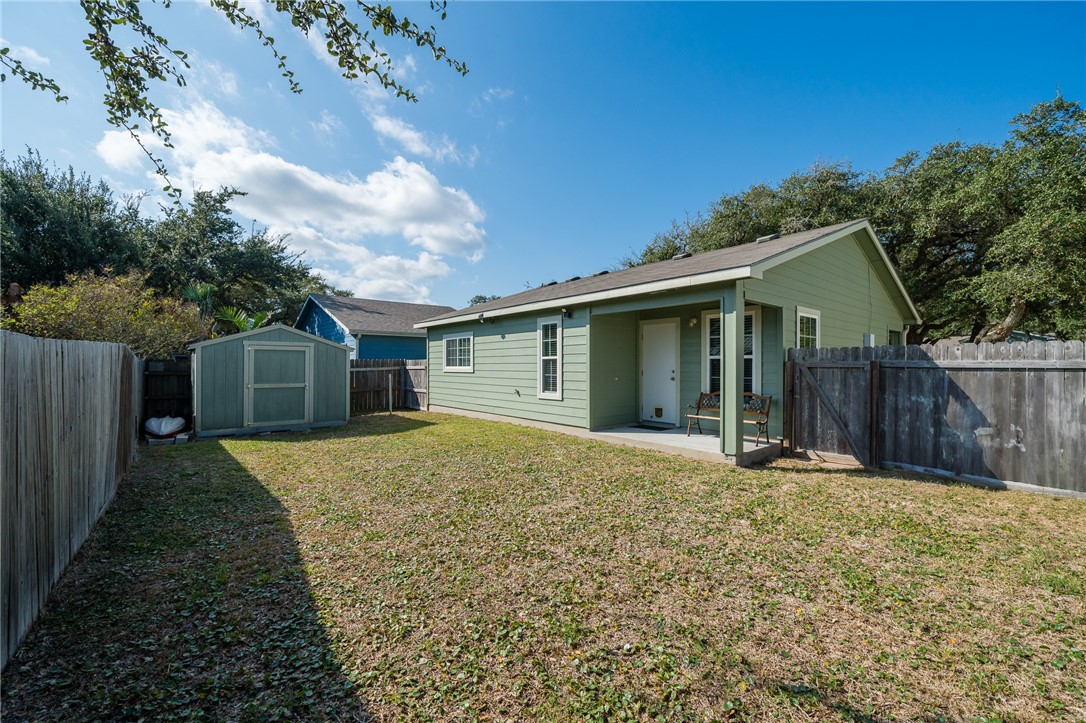 110 Pecan Harbor St Property Photo 24