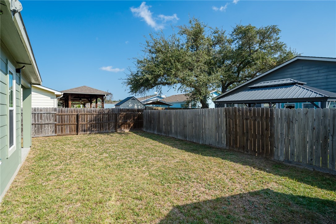 110 Pecan Harbor St Property Photo 26