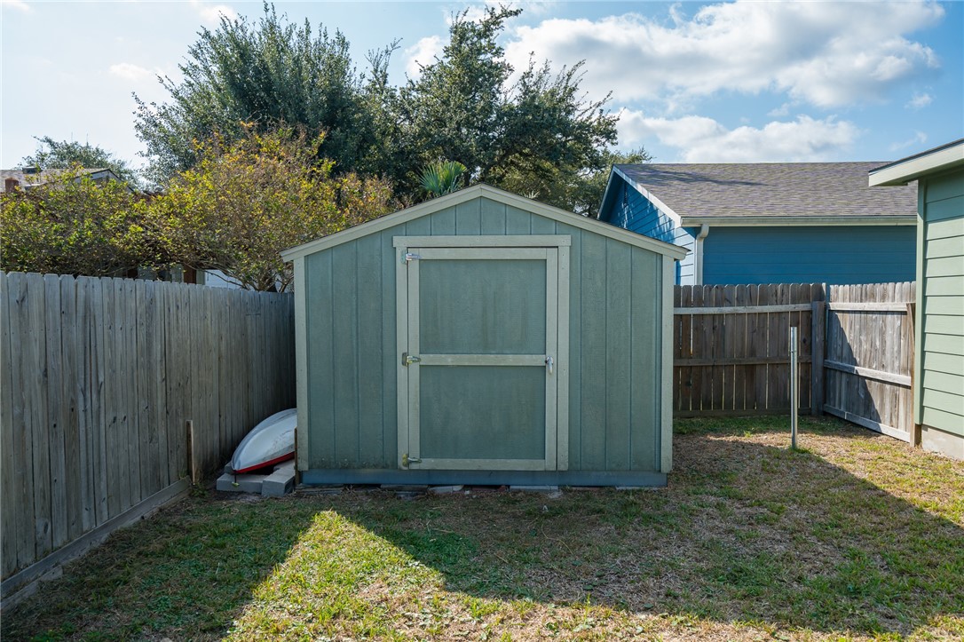 110 Pecan Harbor St Property Photo 28