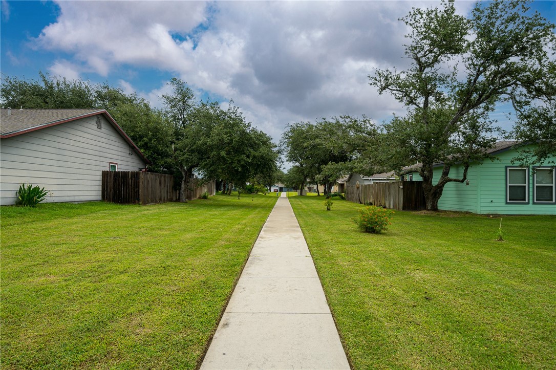 110 Pecan Harbor St Property Photo 30