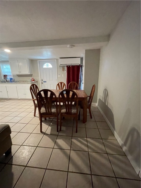 840 Rowe St Property Photo 6