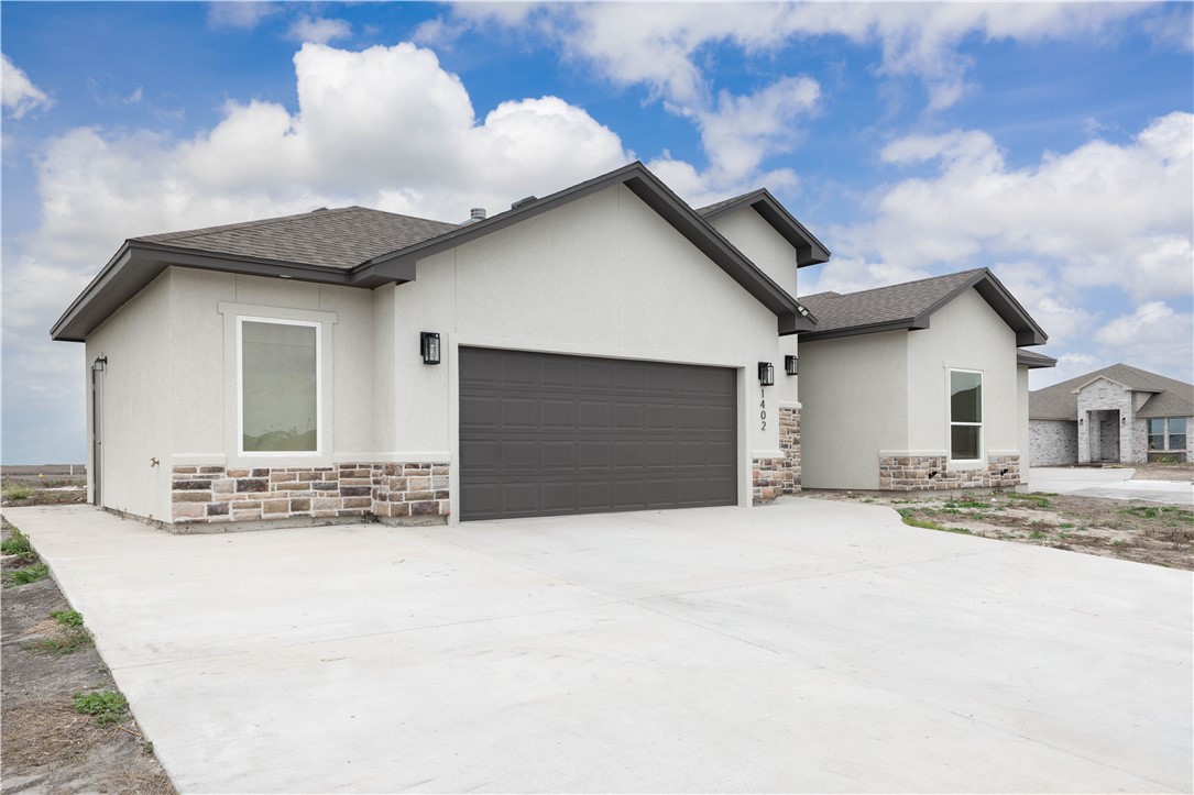 1402 Lois Chesney St Property Photo 2