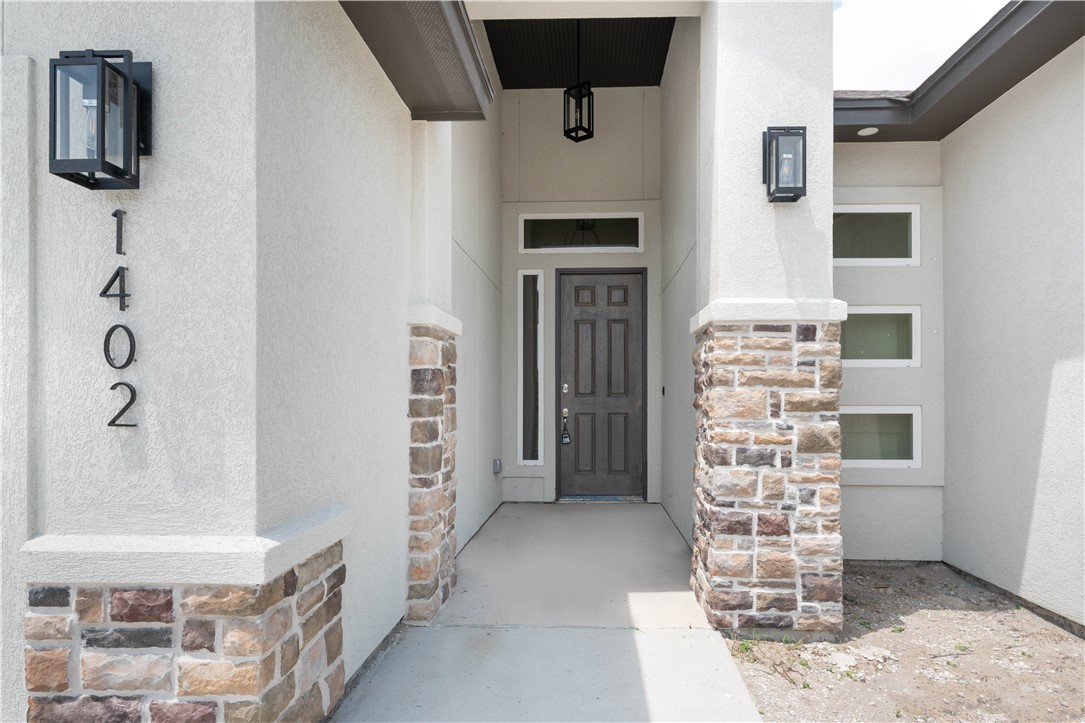 1402 Lois Chesney St Property Photo 3