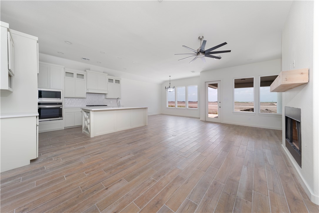 1402 Lois Chesney St Property Photo 7