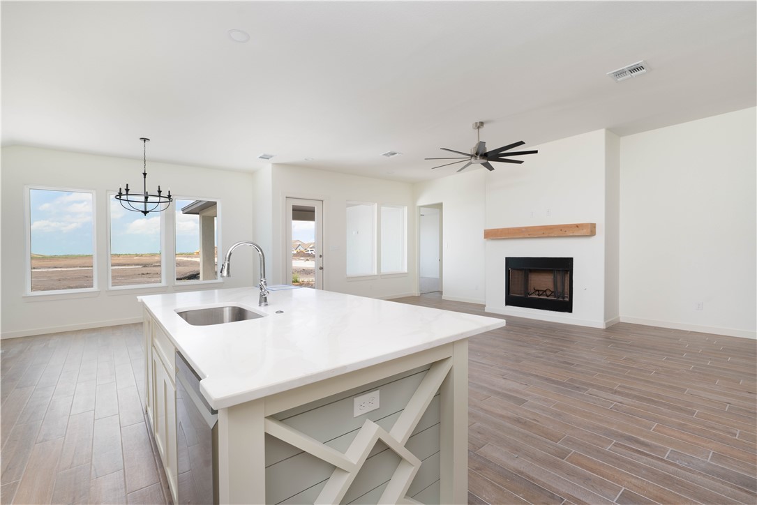 1402 Lois Chesney St Property Photo 10