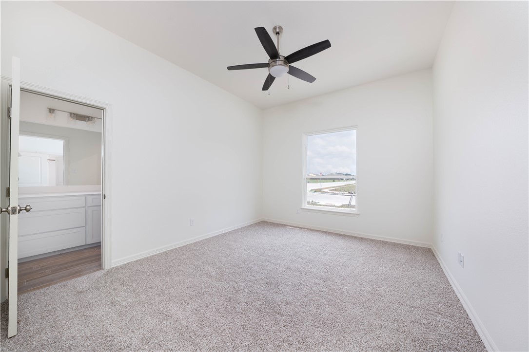 1402 Lois Chesney St Property Photo 14