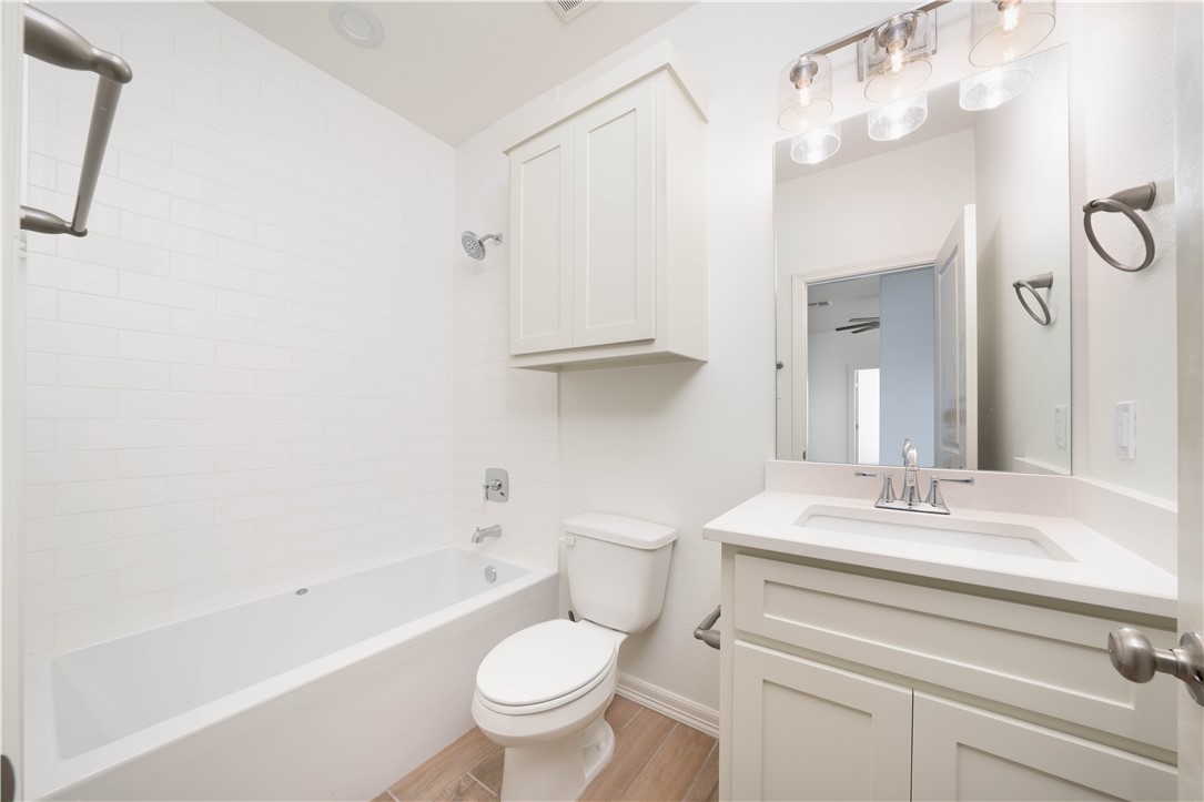 1402 Lois Chesney St Property Photo 17