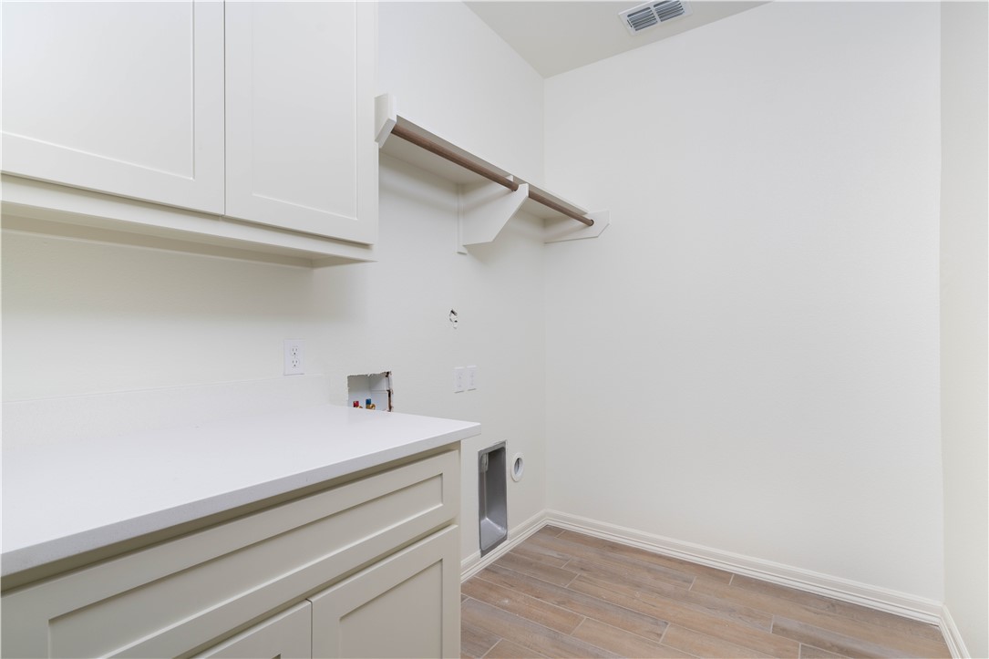 1402 Lois Chesney St Property Photo 24