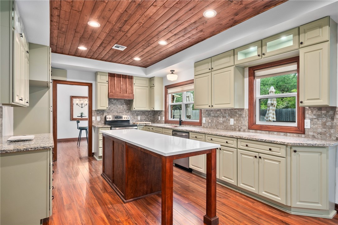 208 Doral Property Photo 7
