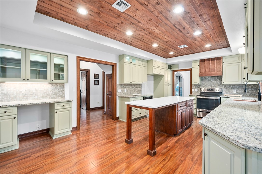 208 Doral Property Photo 8