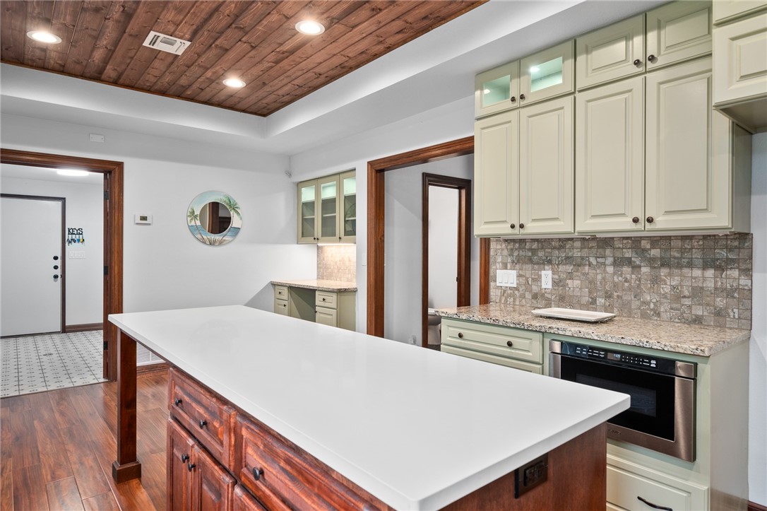 208 Doral Property Photo 10