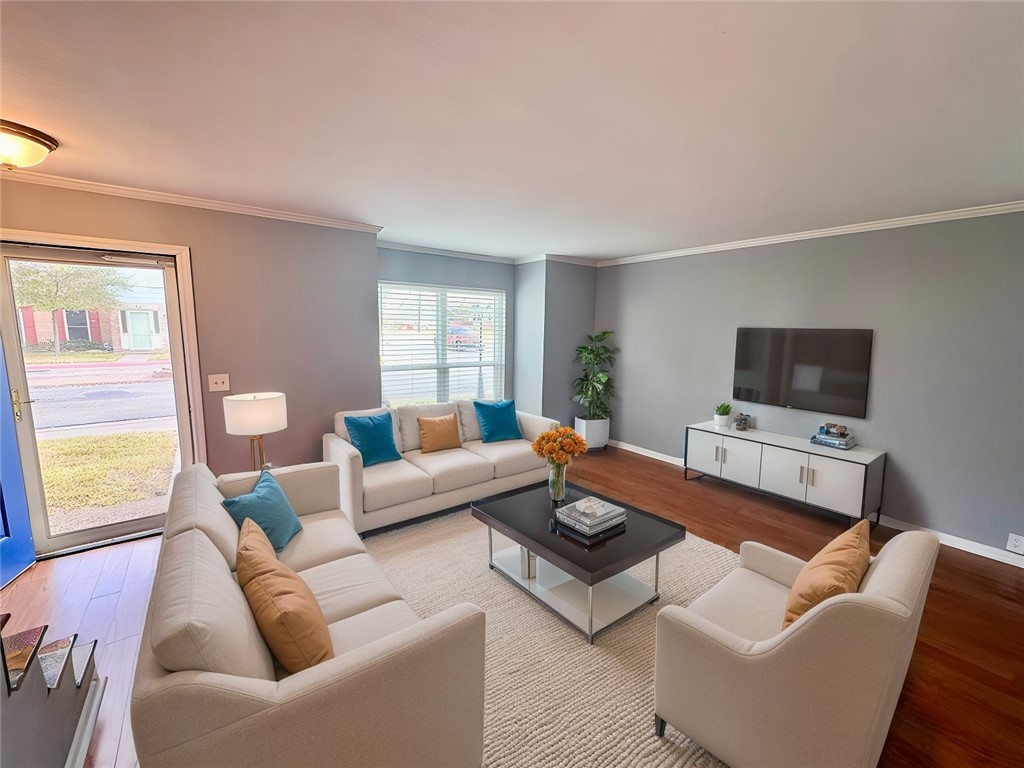 20 Townhouse Property Photo 7