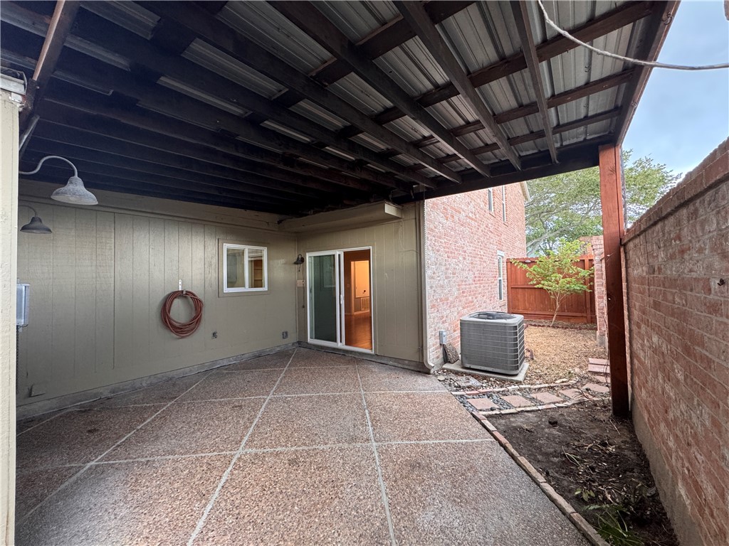 20 Townhouse Property Photo 36