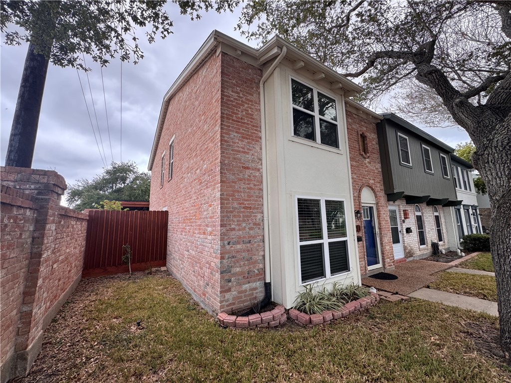 20 Townhouse Property Photo 40
