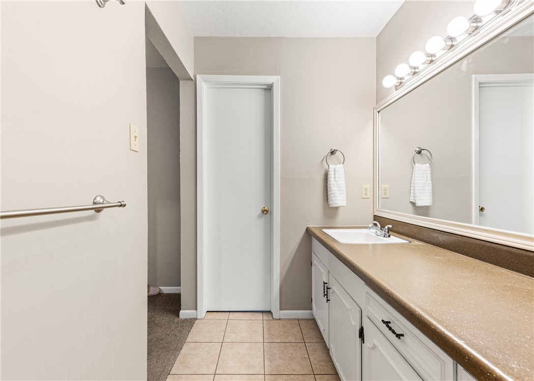 123 W Janin Circ Property Photo 15