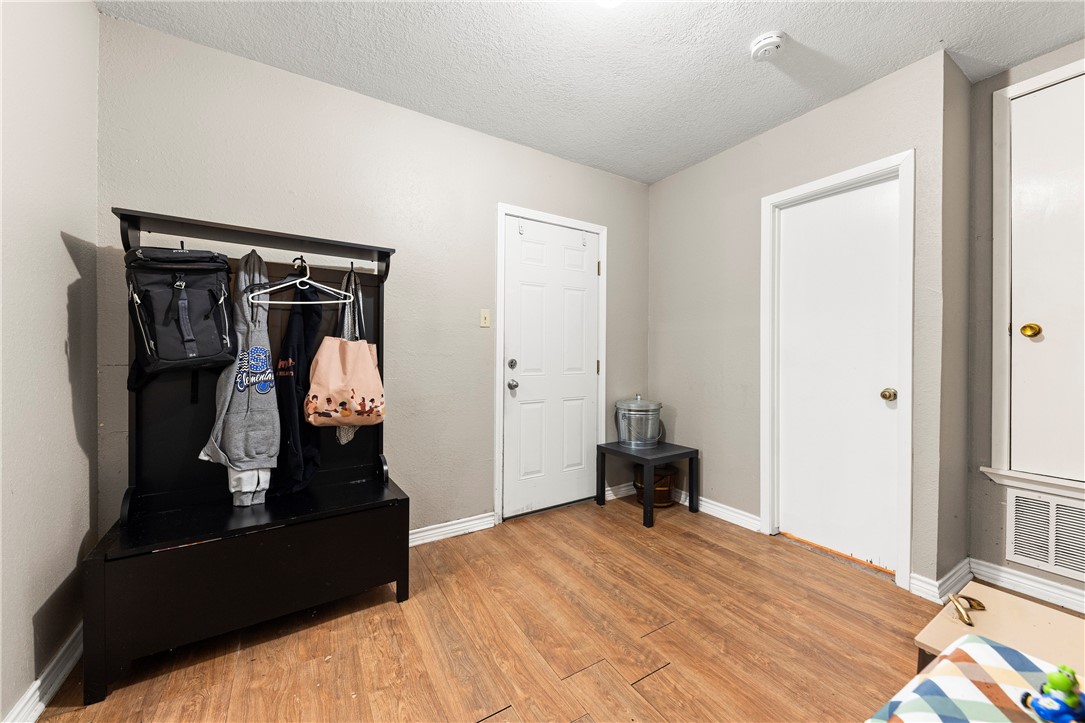 123 W Janin Circ Property Photo 16