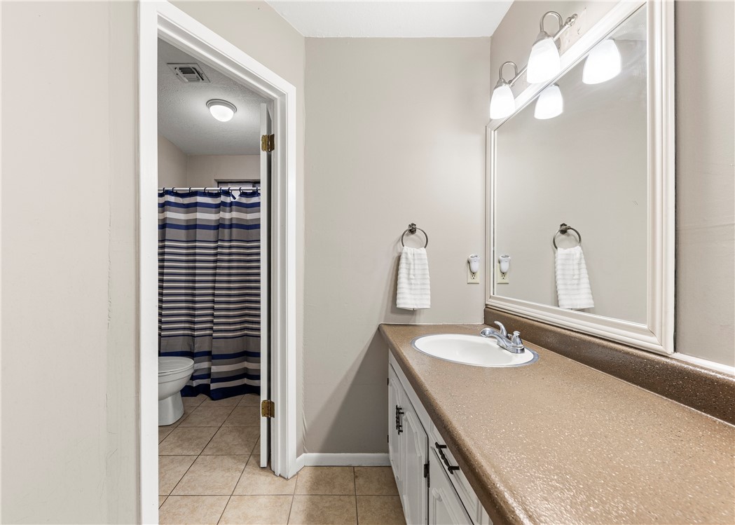 123 W Janin Circ Property Photo 19