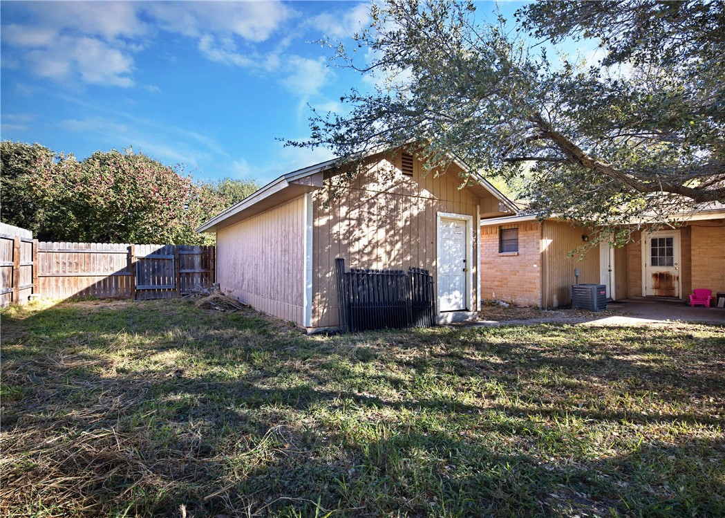 123 W Janin Circ Property Photo 29