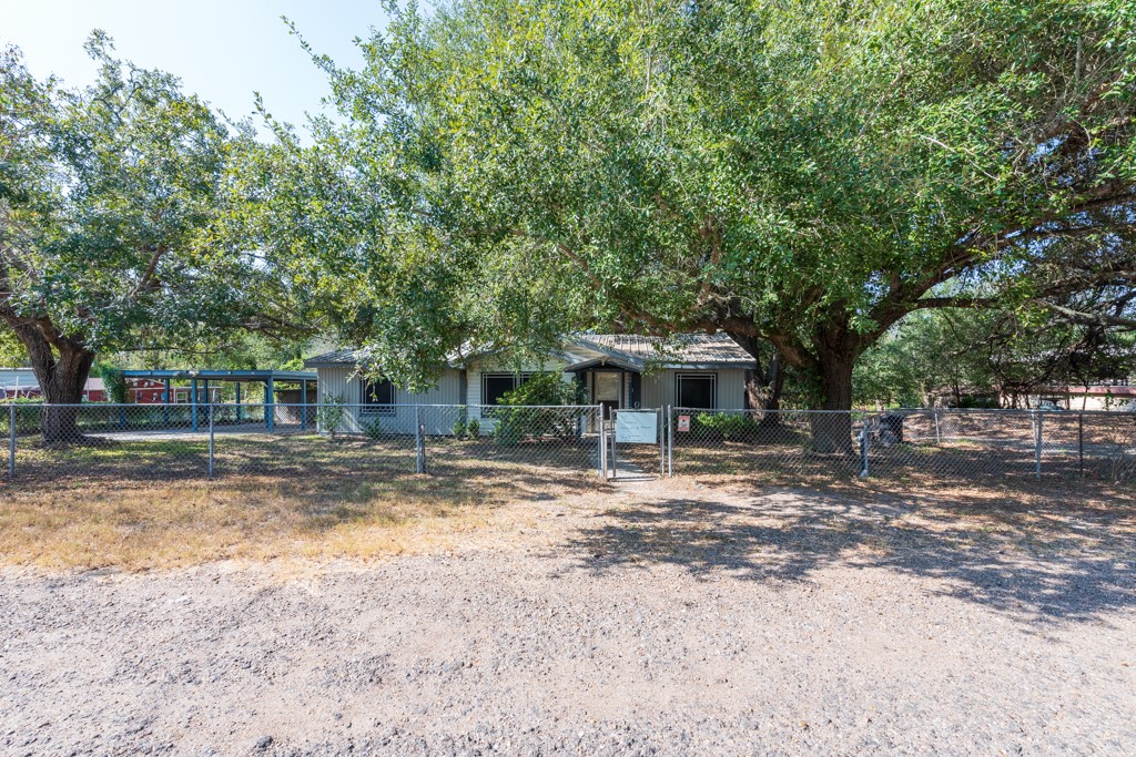 109 Shadywood Dr Property Photo 1