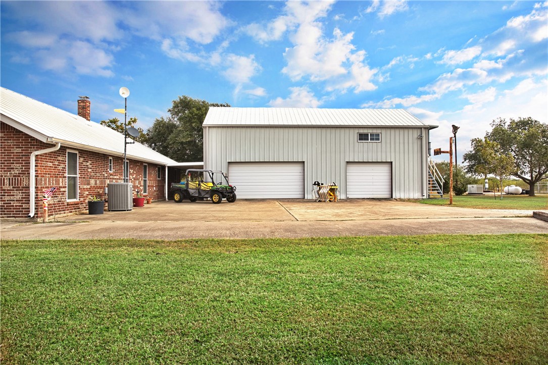13789 Fm 1944 Property Photo 6