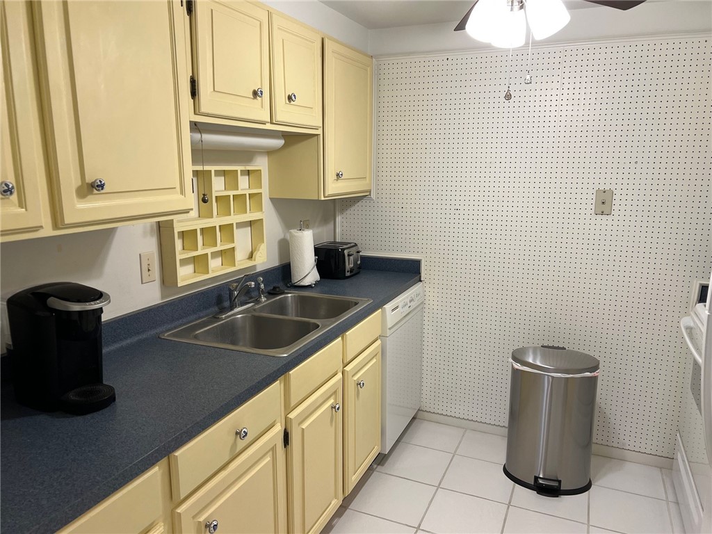 520 S Chaparral St 204 Property Photo 5