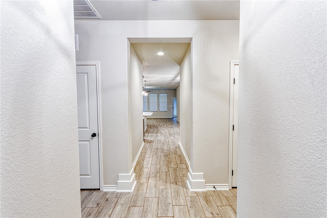 1725 Flagship Dr Property Photo 2
