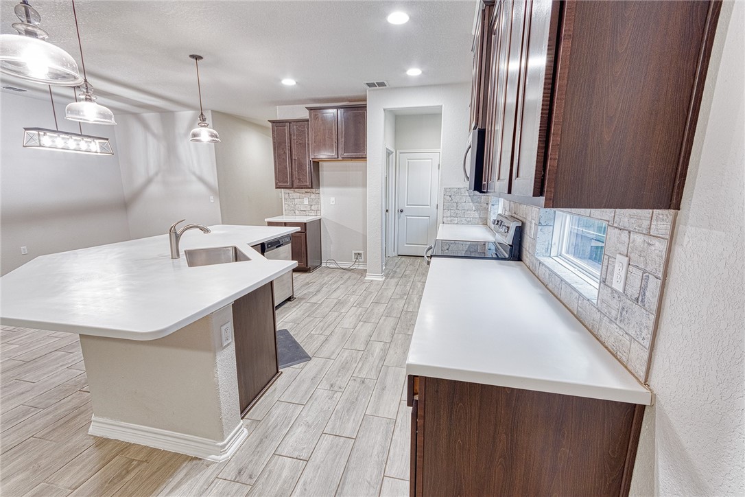 1725 Flagship Dr Property Photo 4