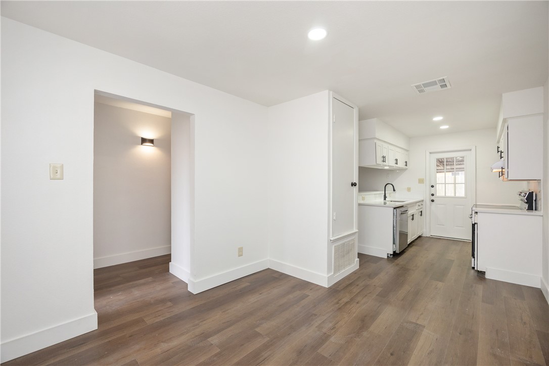 425 Antares Dr Property Photo 6