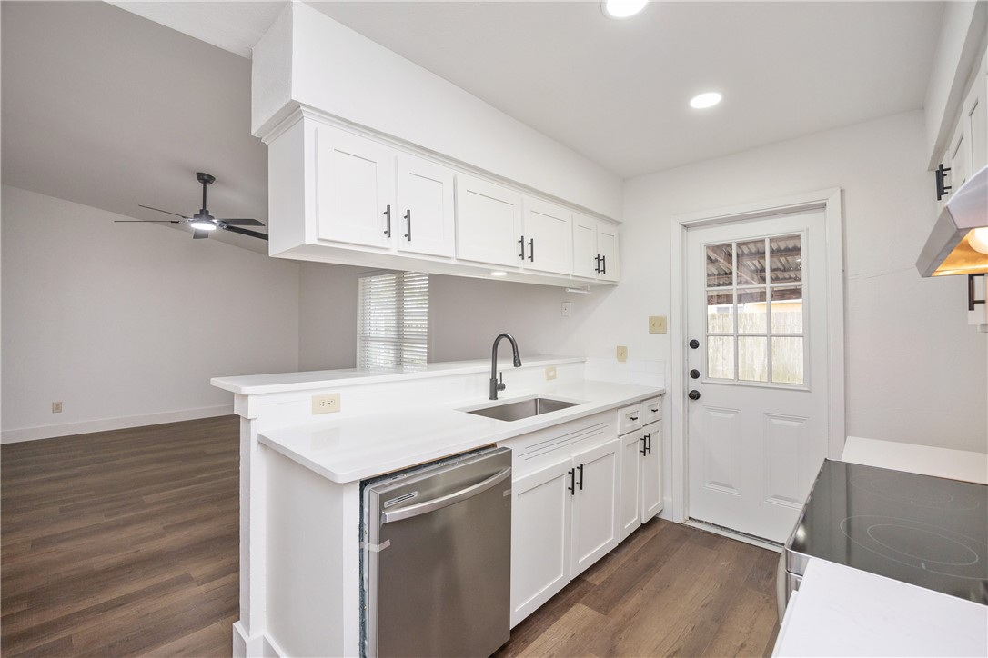 425 Antares Dr Property Photo 8