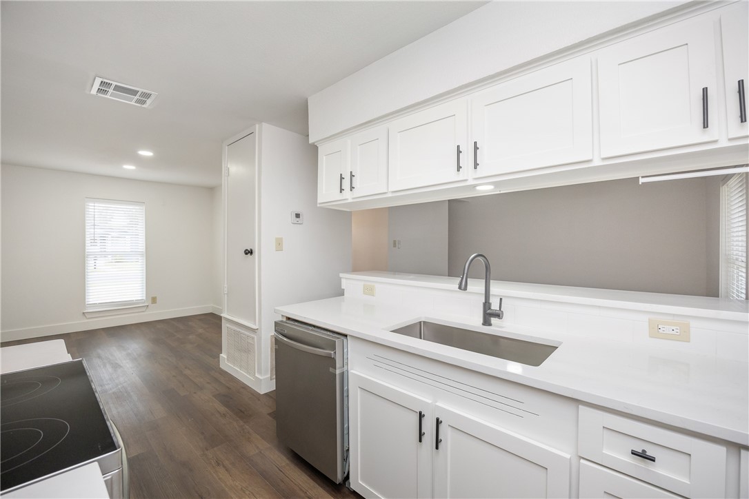 425 Antares Dr Property Photo 10