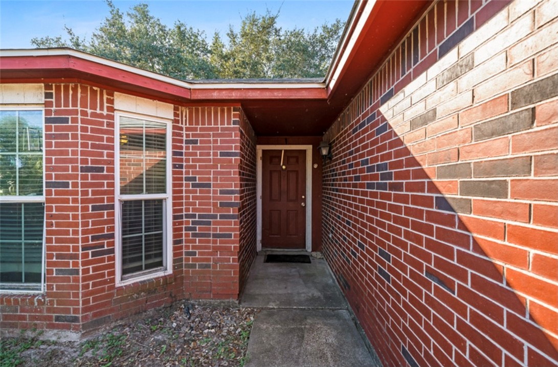 2175 Timberleaf Property Photo 3