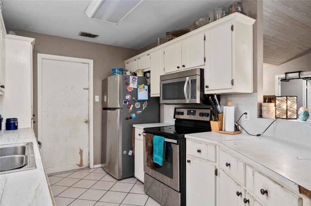 2175 Timberleaf Property Photo 10