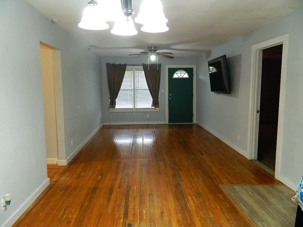 101 Maple Dr Property Photo 4