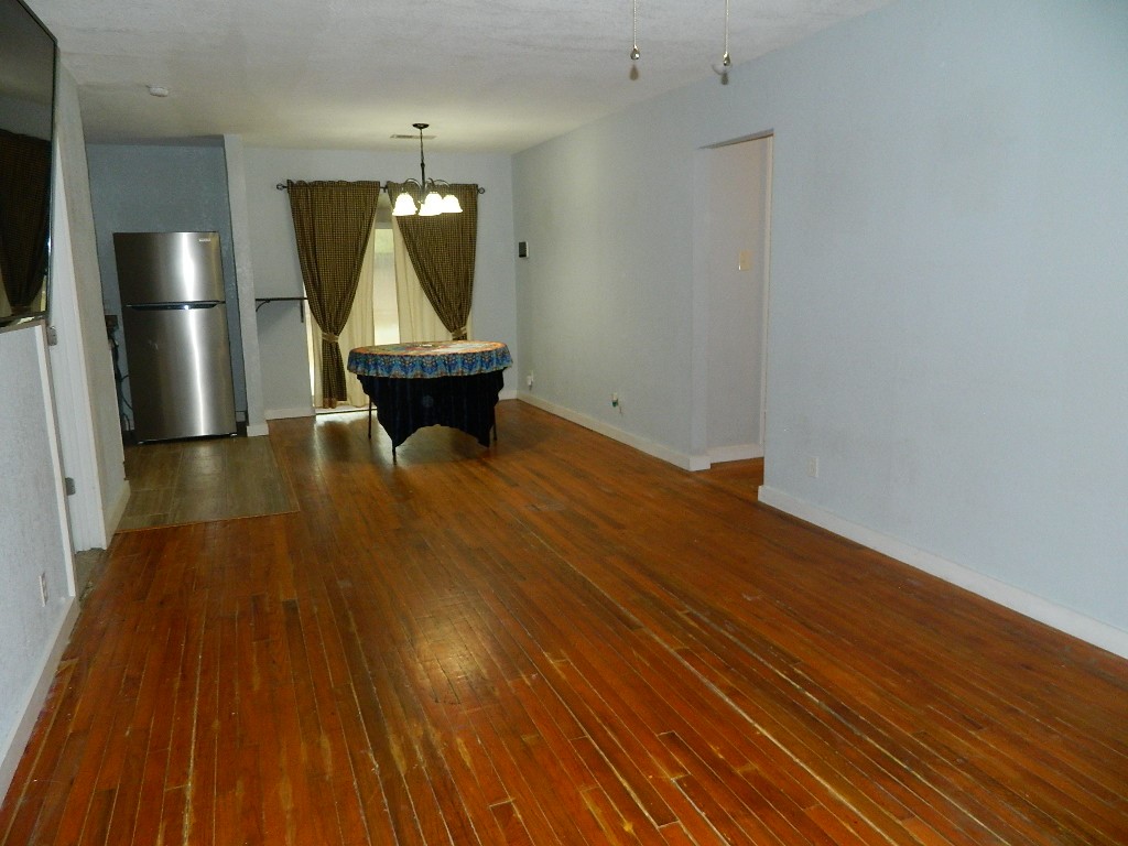 101 Maple Dr Property Photo 5