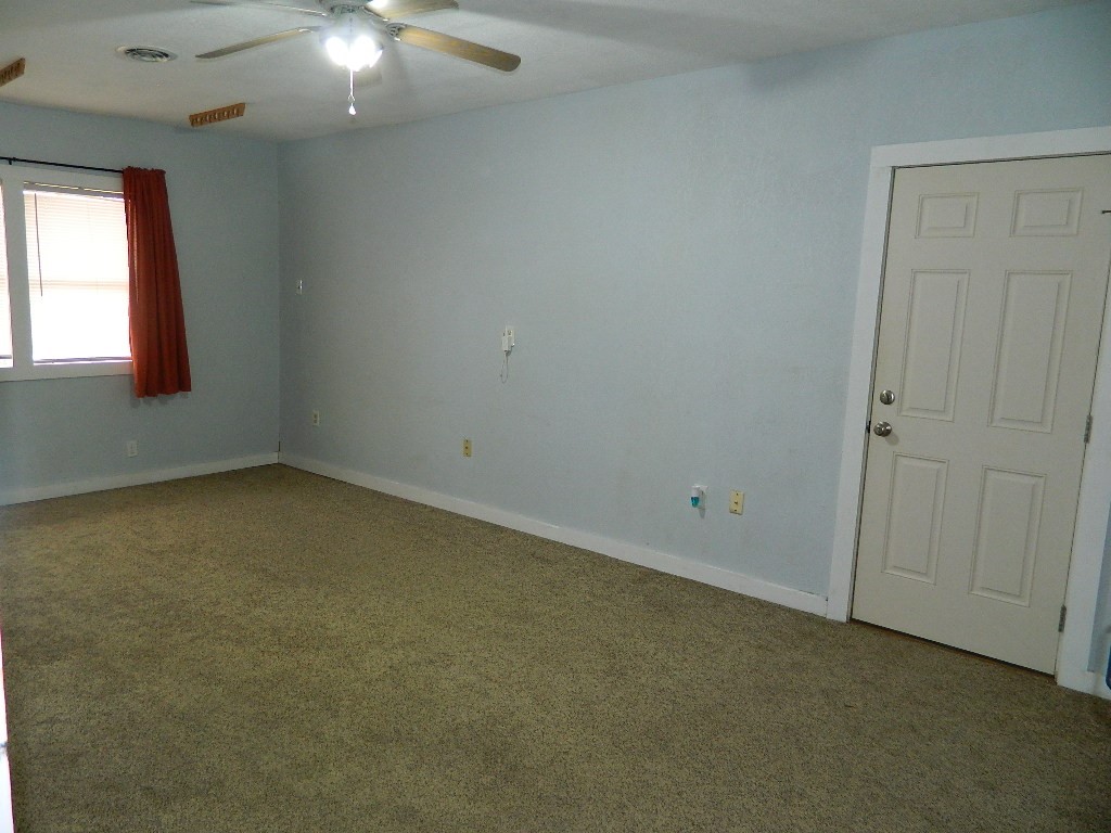 101 Maple Dr Property Photo 11