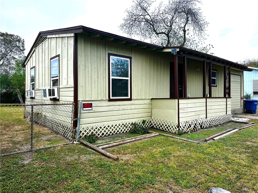 1705 Whiting Dr Property Photo 2