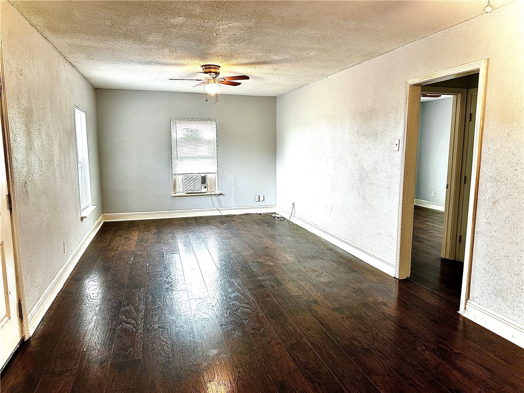 1705 Whiting Dr Property Photo 3