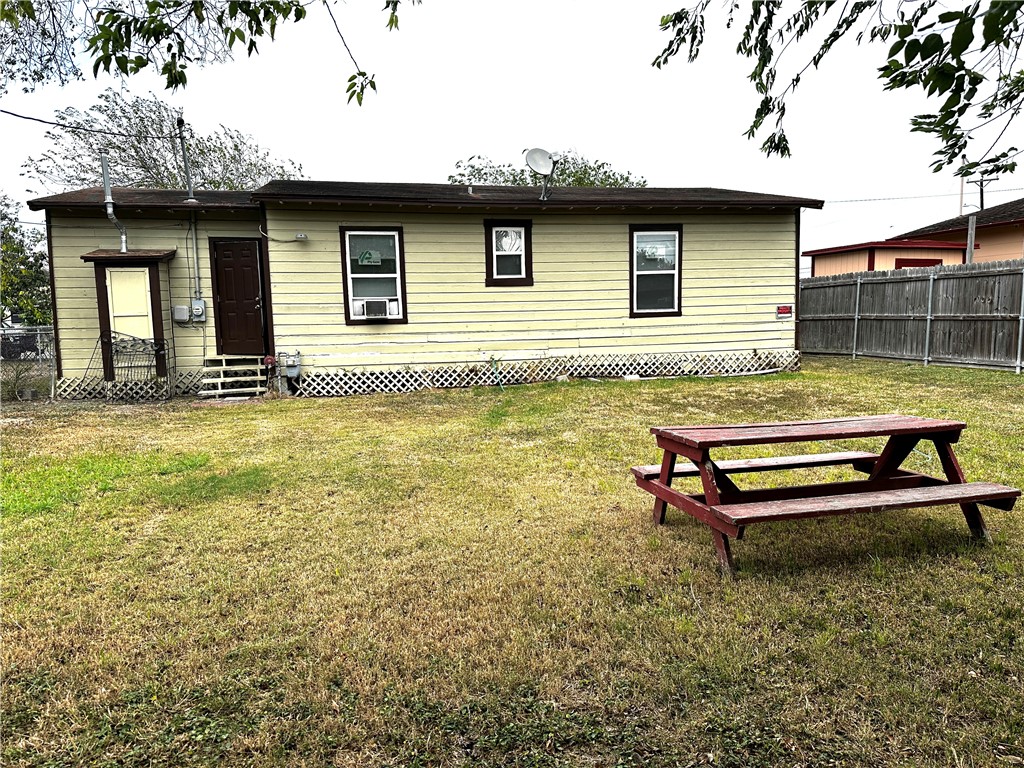 1705 Whiting Dr Property Photo 18