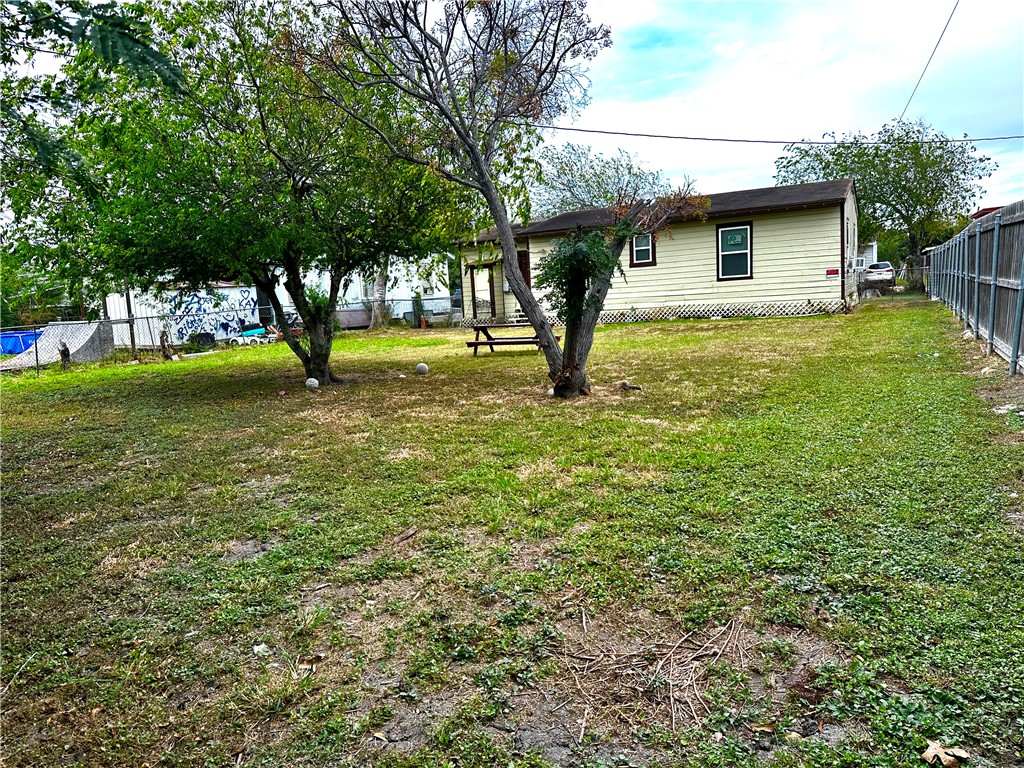 1705 Whiting Dr Property Photo 20