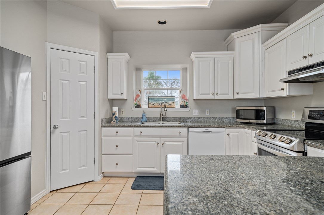 13750 Tajamar St Property Photo 8